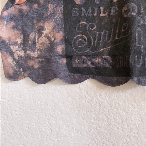 Smile Bleached and Distressed Looking Crop Top - Picture 3 of 4